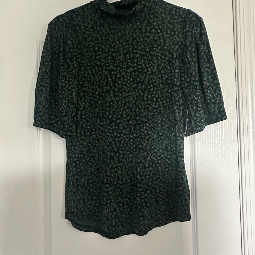 Gap Large Tall Green Floral Women's Top. NWT